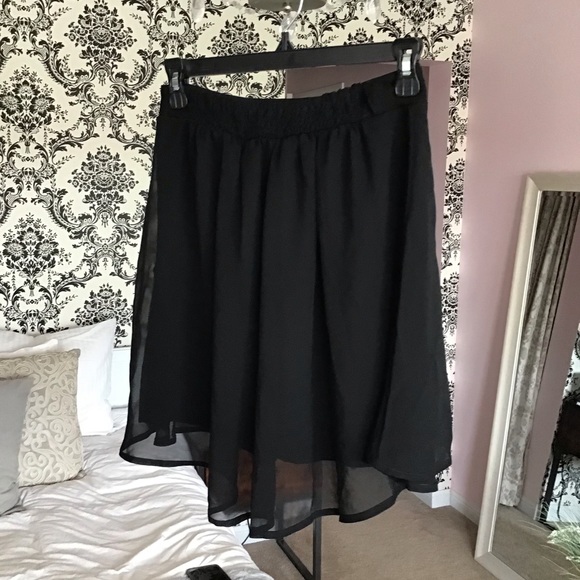 Black flowy skirt - Picture 3 of 3